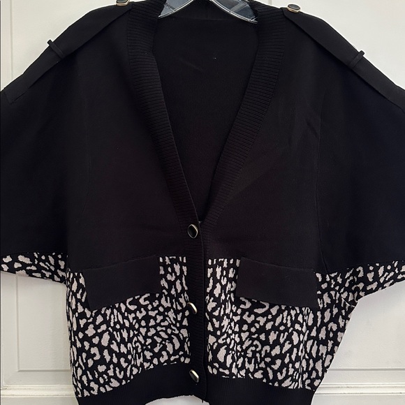 Chic Black and White Cheetah Leopard Patterned Button Front Sweater Cardigan M - Picture 3 of 8